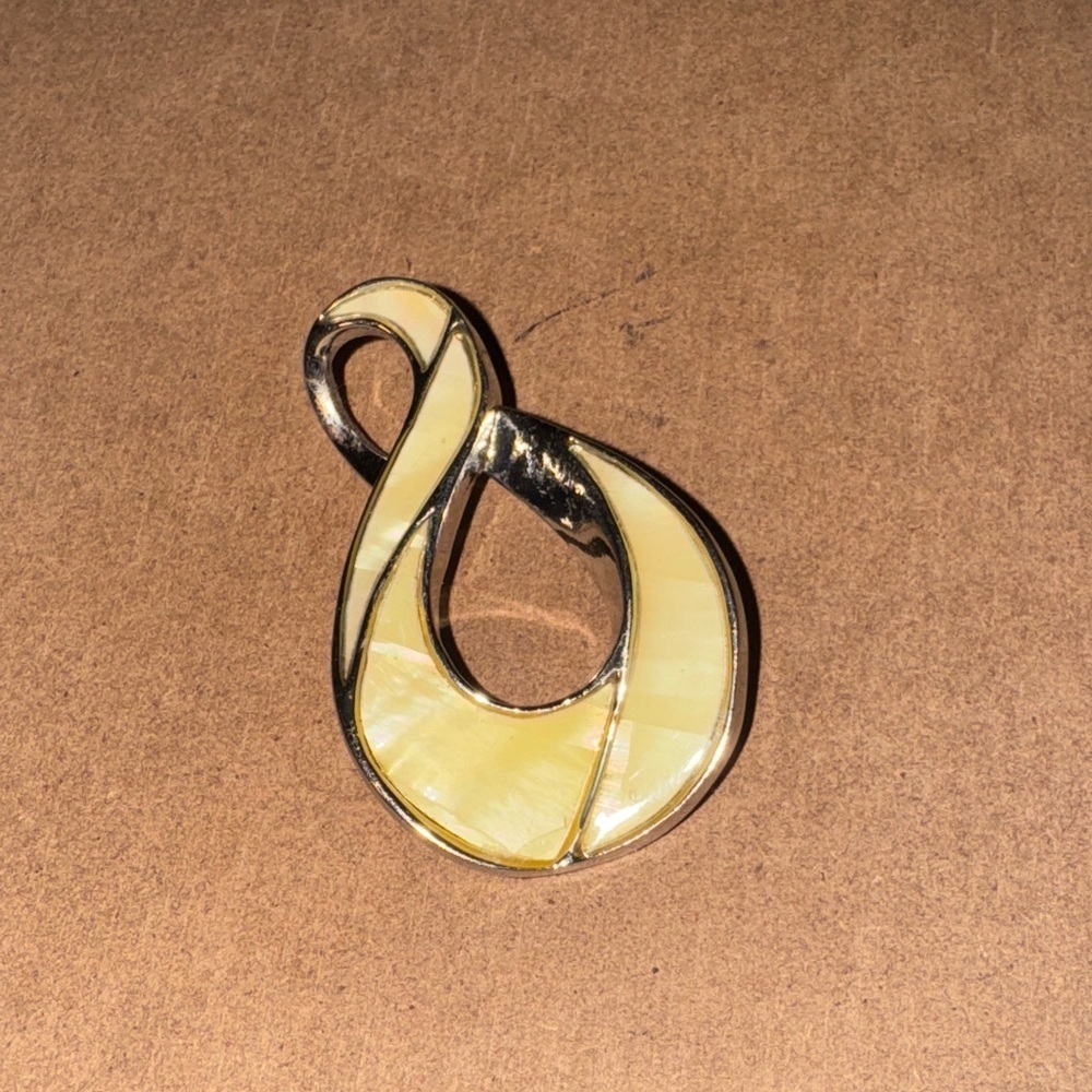 LIA SOPHIA SWUAN LAKE Gold Tone and Cream Pendant